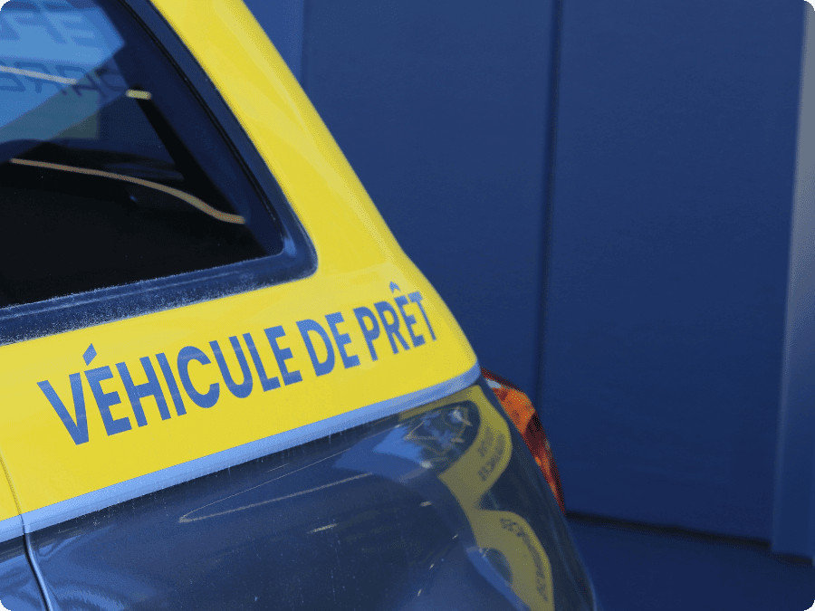Arrière d'un véhicule de prêt Référence Pare-Brise