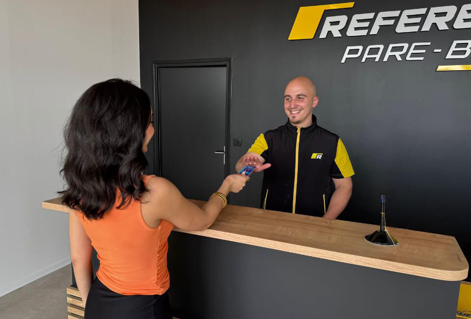 Responsable refuse que la cliente avance des frais