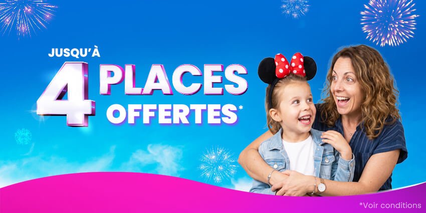 Mère et sa fille avec des oreilles de Mickey et des feux d'artifice en fond